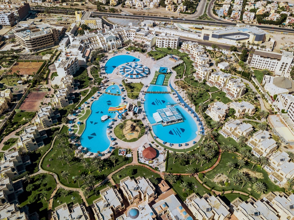 Royal Lagoons Resort & Aqua Park Families and Couples Only